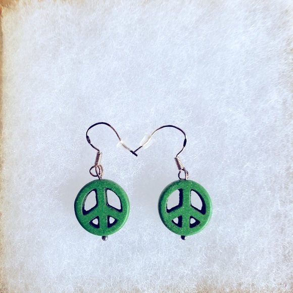 7/8” Green Peace Sign Drop/Dangle Earrings on Sterling Silver EarWires - Picture 1 of 3